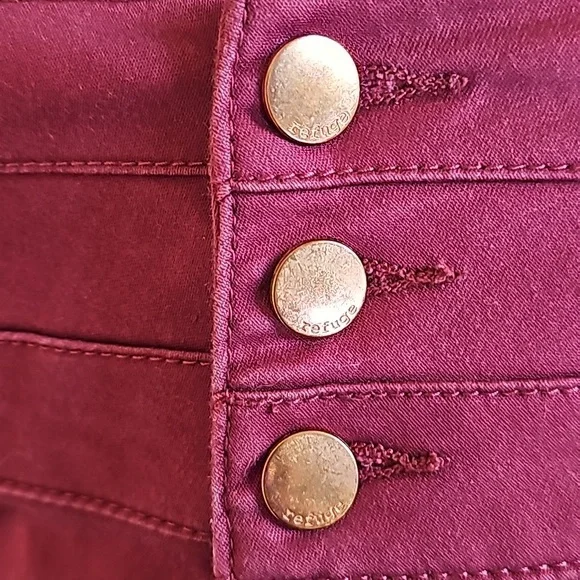 Refuge burgundy size 4 skinny jeans. 3 buttons at high waist SO cute 😍 - Picture 3 of 5